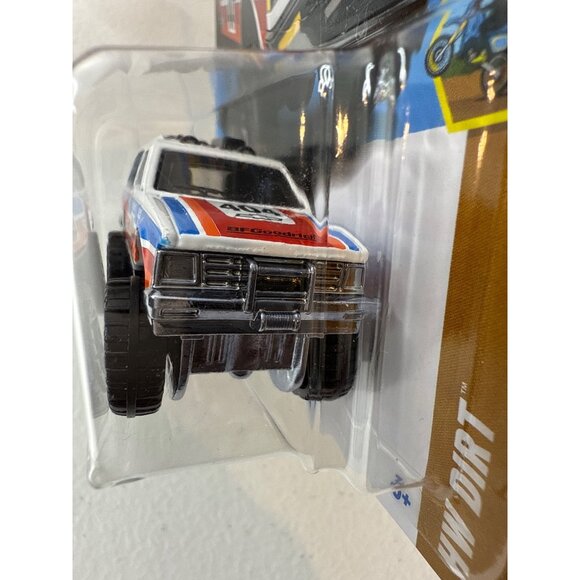 Hot Wheels Chevy Blazer 4x4 HW Dirt 2024 SUV - Picture 4 of 5